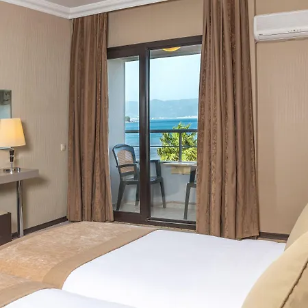 Faros Premium 5* 马尔马里斯