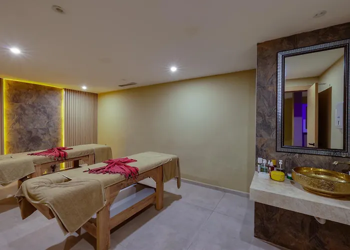 Faros Premium Szálloda 5*